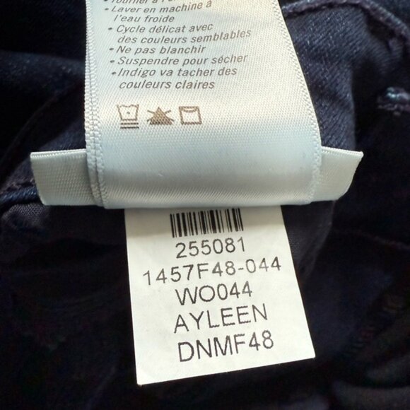 PAIGE Manhattan Bootcut Jeans NWT w/ Flaw - Picture 14 of 14